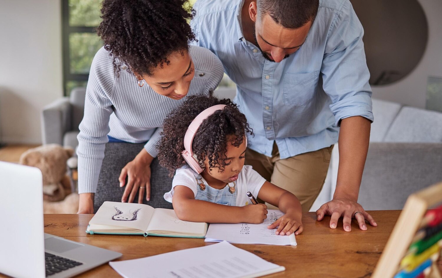 Apprendre les métiers de l'assurance : guide et conseils indispensables